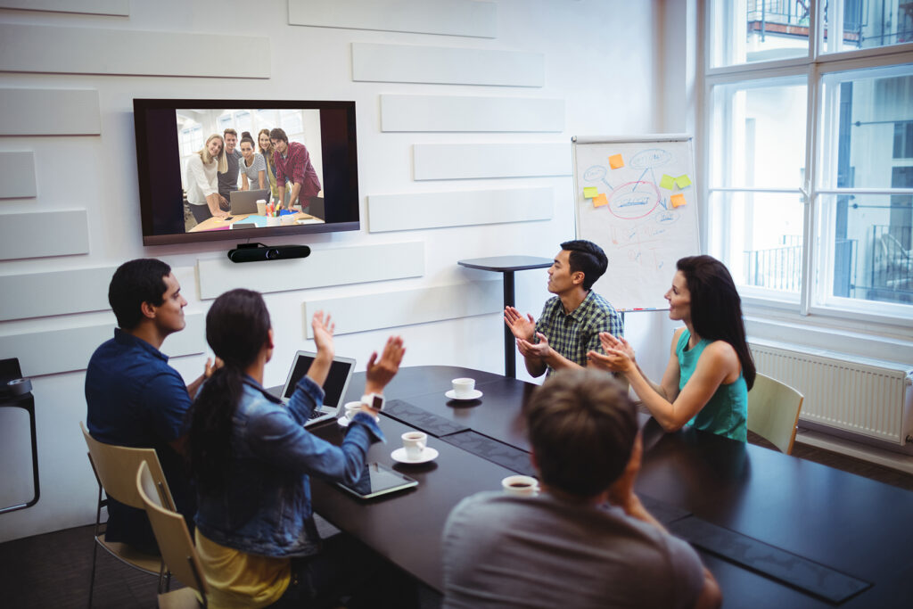 Eyqoo video conference solution medium meeting room image